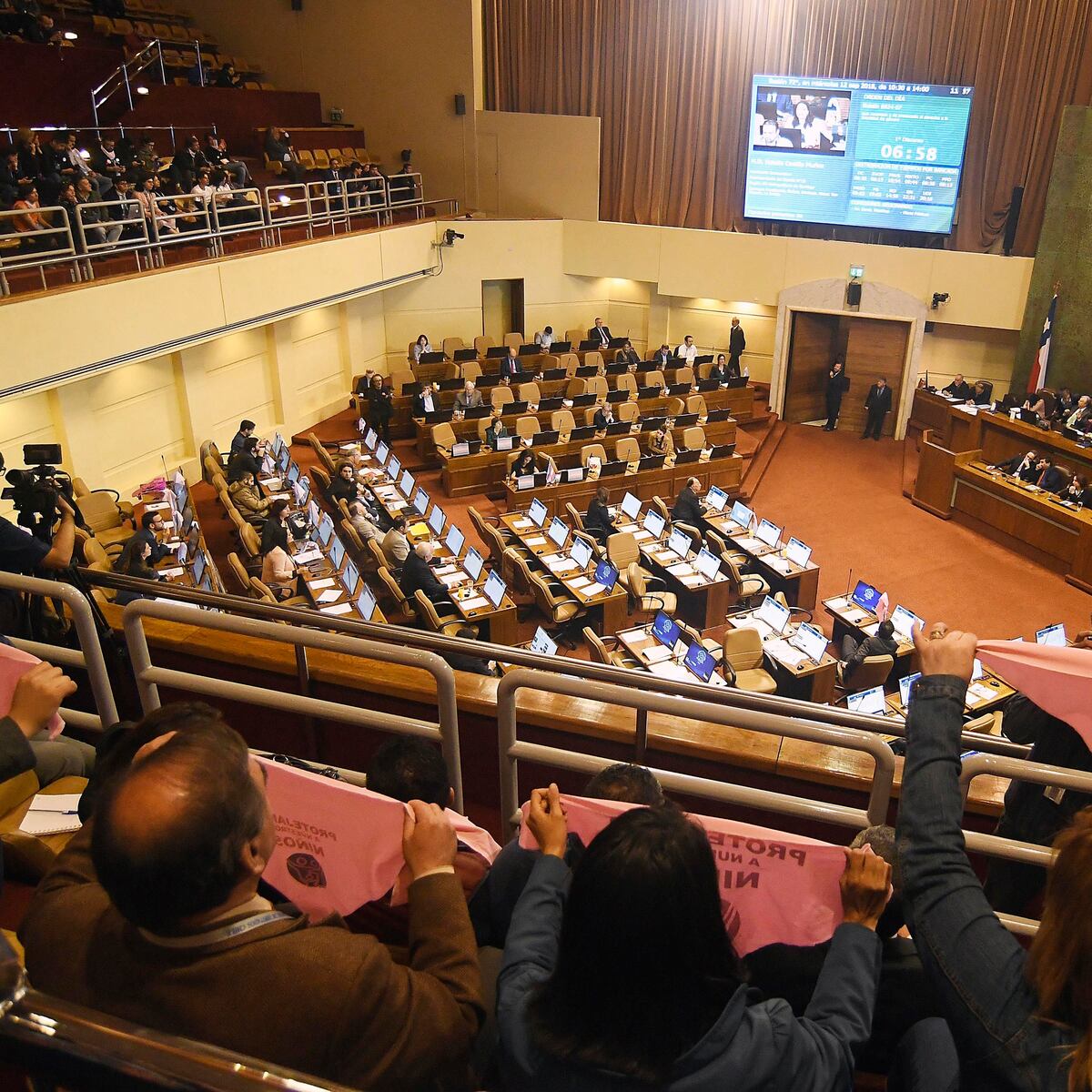 Feriado de Viernes Santo no se vota y PC culpa al Gobierno Feriado de Viernes Santo no se vota y PC culpa al Gobierno