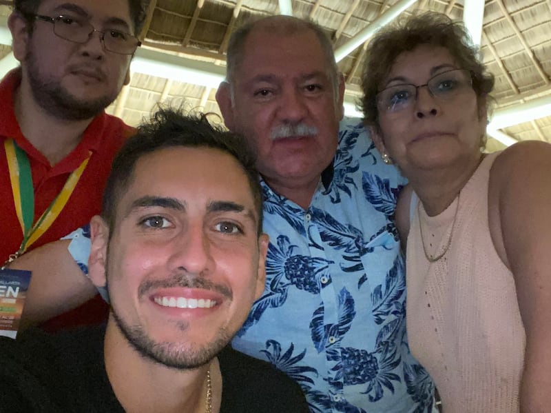 El padre de Alejandro Tabilo abrió una polémica en redes sociales con su hijo al reclamarle por no visitar ni contactarse con su madre.