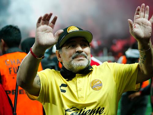 Diego Maradona fue operado con éxito del estómago y permanecerá en reposo en su casa en Argentina