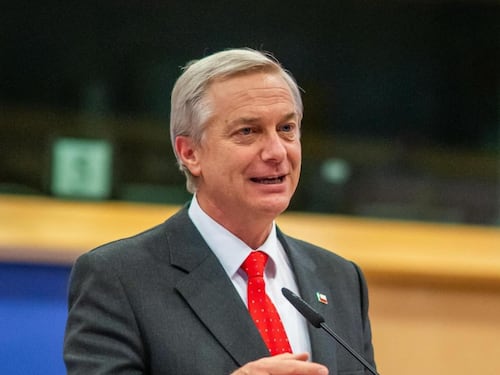 José Antonio Kast defiende gira europea antes de asumir y aborda modelo migratorio tras reunión en Hungría