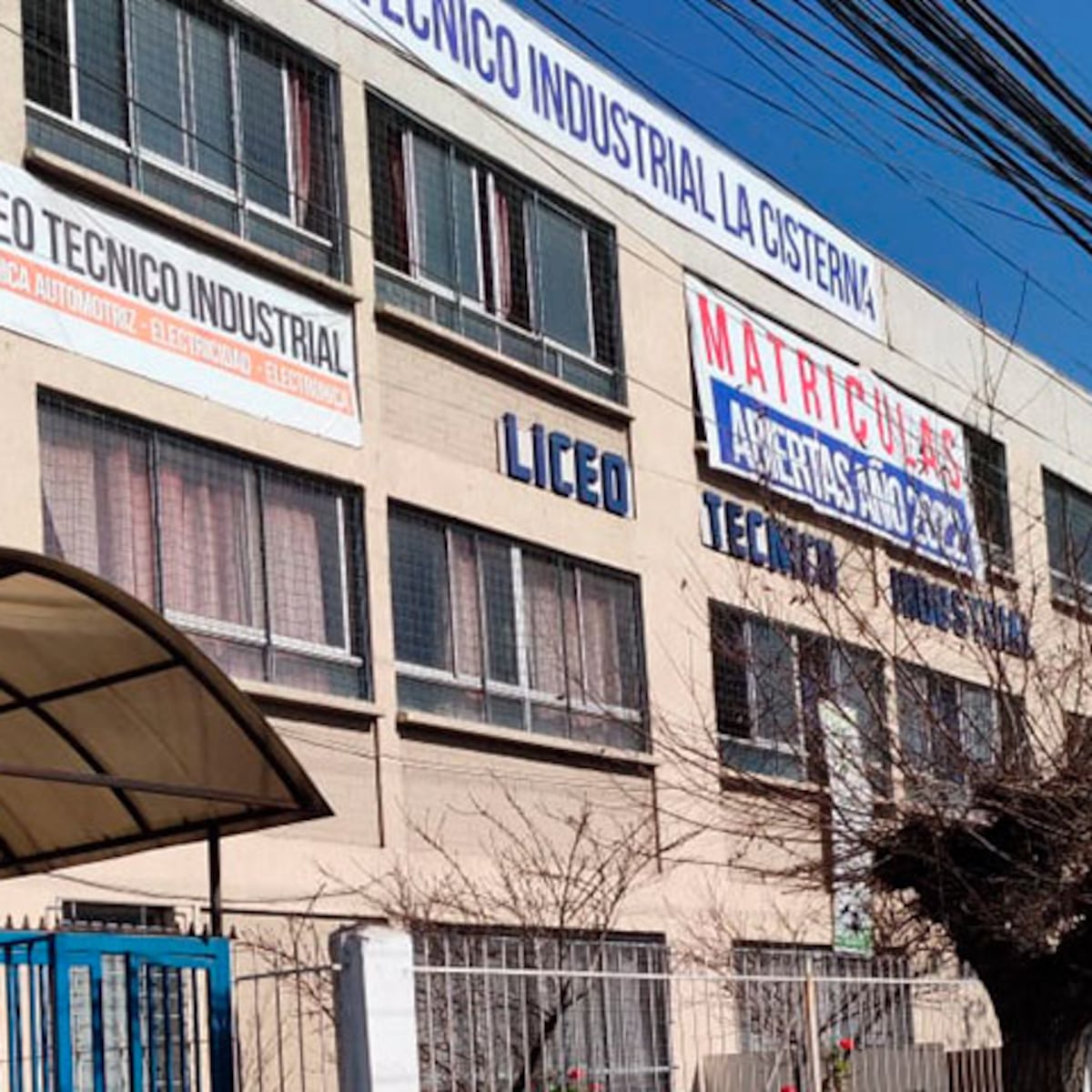 Detienen a profesor de filosofía por amenazar e insultar a estudiantes en liceo Detienen a profesor de filosofía por amenazar e insultar a estudiantes en liceo