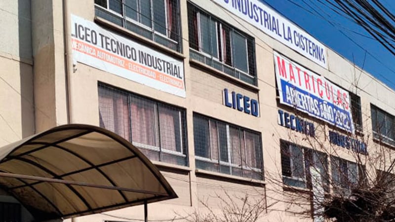 Profesor de filosofía es detenido tras amenazar e insultar a estudiantes de tercero medio en liceo de La Cisterna