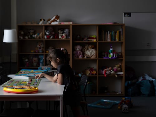 Navidad 2025: por qué privilegiar regalos que fomenten el desarrollo intelectual por sobre consolas o pantallas