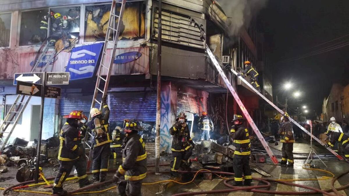 Bomberos de Santiago entrega 5 recomendaciones
para prevenir emergencias durante las Fiestas Patrias