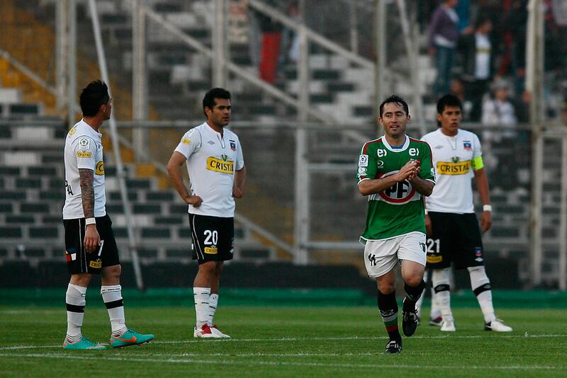 El paraguayo celebrando un gol que le convirtió a Colo Colo en 2012.