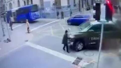 Carabinero del GOPE atropella a mujer.