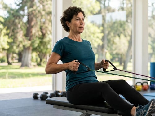 Estudio revela que entrenamiento de fuerza podría reducir riesgo de reaparición del cáncer de mama