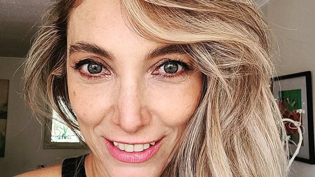 La comediante extravió su dispositivo móvil durante sus vacaciones y luego de un mes incomunicada decidió reponer el aparato.