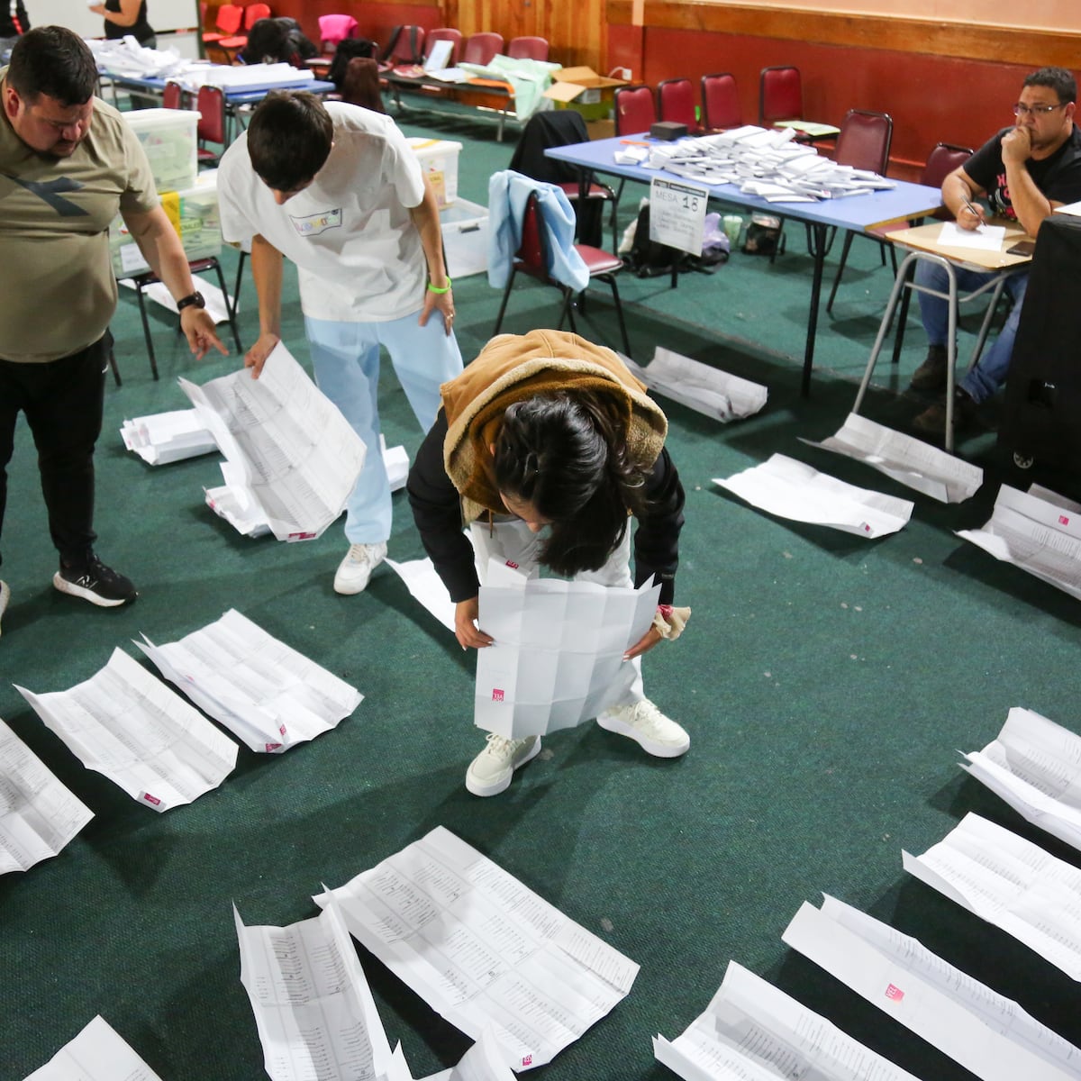 Gobierno rechaza bono extra a vocales de mesa por extensa jornada electoral Gobierno rechaza bono extra a vocales de mesa por extensa jornada electoral