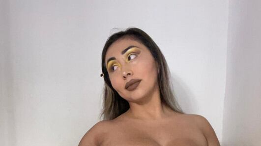 Naya Fácil cuenta la triste relación con sus padres, a quienes no ve hace muchos años.