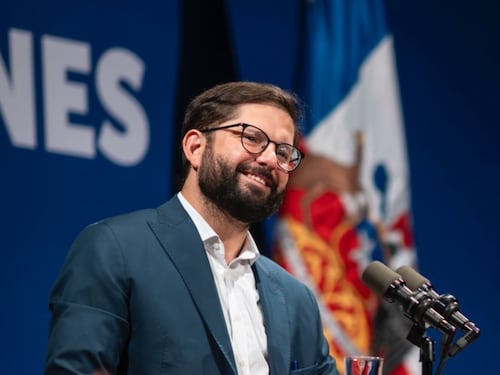 Gabriel Boric se suma al viral “Six Seven” con estudiantes en La Moneda