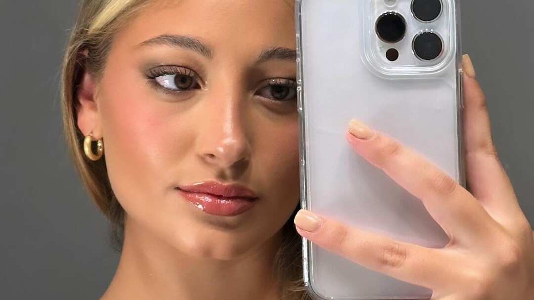 La hija de Marcela Vacarezza y Rafael Araneda lleva tres meses radicada en nuestro país, y en ese corto tiempo se ha convertido en una de las figuras de redes sociales más requeridas por las marcas para campaña como influencer.