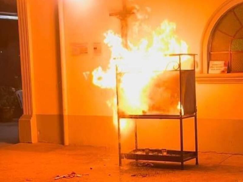 ¡Sorprendente! Imagen sagrada de una iglesia queda intacta luego de un incendio