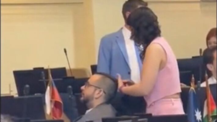 Diputados Giordano y Ñanco en medio del debate en la Sala de la Cámara