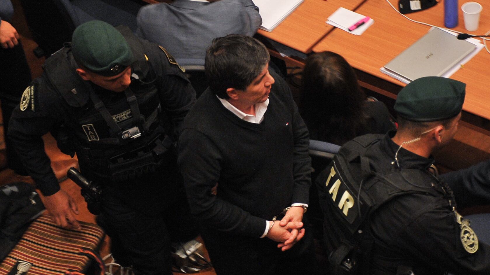 Manuel Monsalve es trasladado desde la audiencia al recinto penitenciario. / AGENCIAUNO