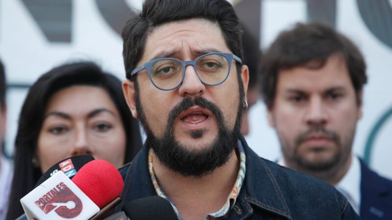 “Lágrimas de zurdos en 3, 2, 1”: Francisco Orrego por ser el décimo político mejor evaluado del país según encuesta Cadem