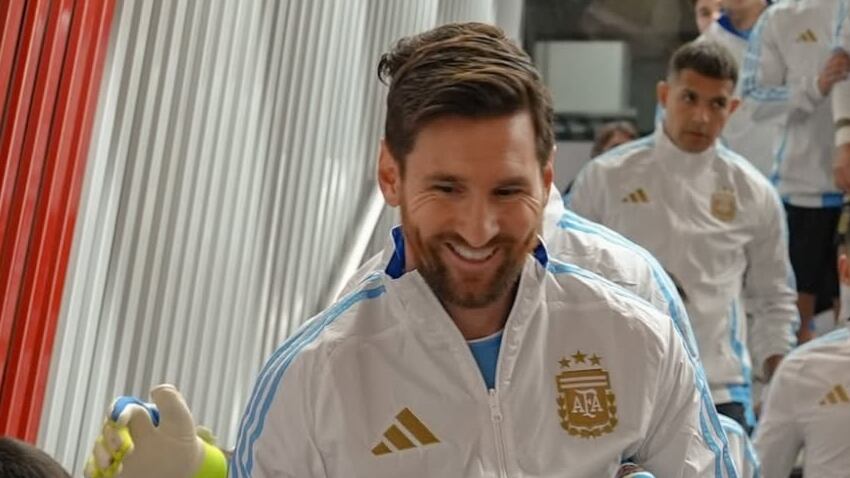 El futbolista transandino anunció la fecha en que jugará su último partido oficial con la camiseta de Argentina.