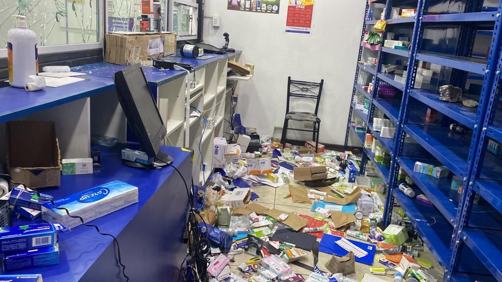 Saqueo a Farmacia del Dr. Simi