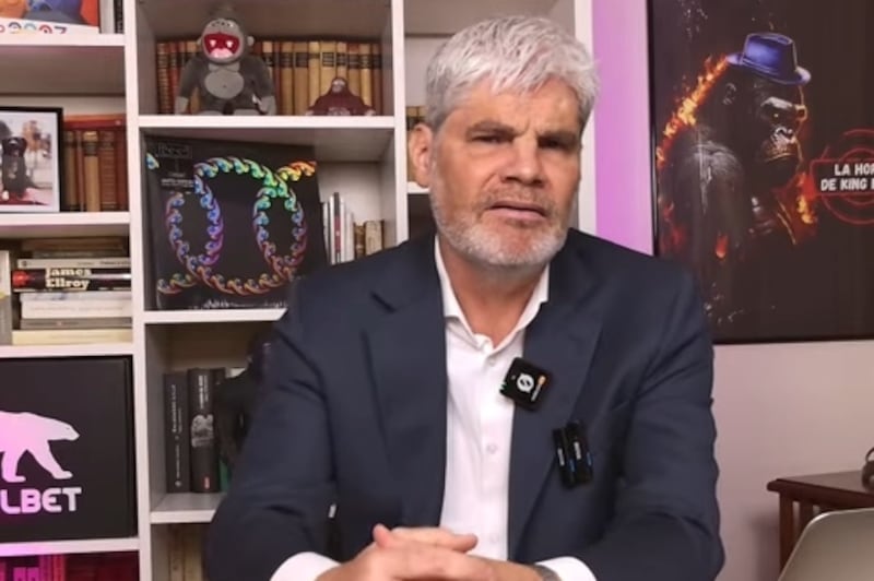 El periodista deportivo cuestionó las críticas de la U por pedir la suspensión del Superclásico luego de confirmarse la muerte de un hincha de Colo Colo en el estadio Monumental.