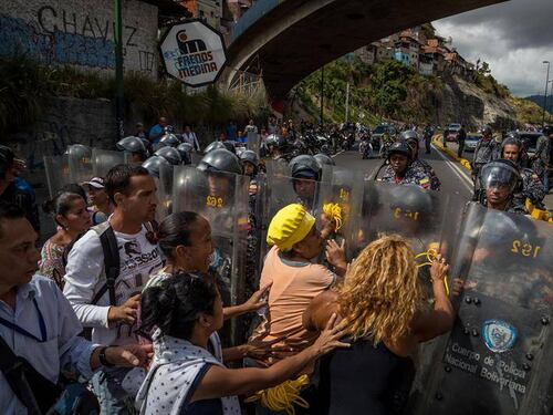 “Ni llegó en Navidad ni va a llegar en Año Nuevo”: venezolanos protestan por falta de pernil para las fiestas