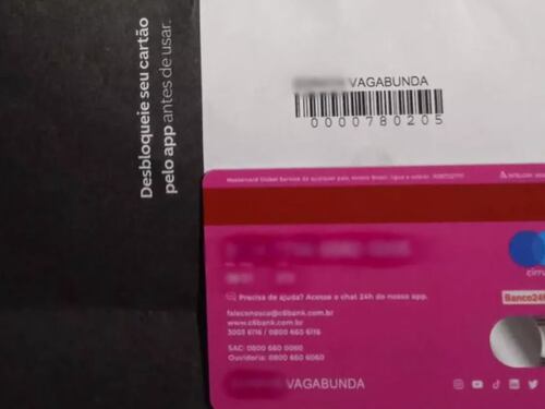 Brasileña demanda a banco tras recibir tarjeta con apellido ‘zorra’