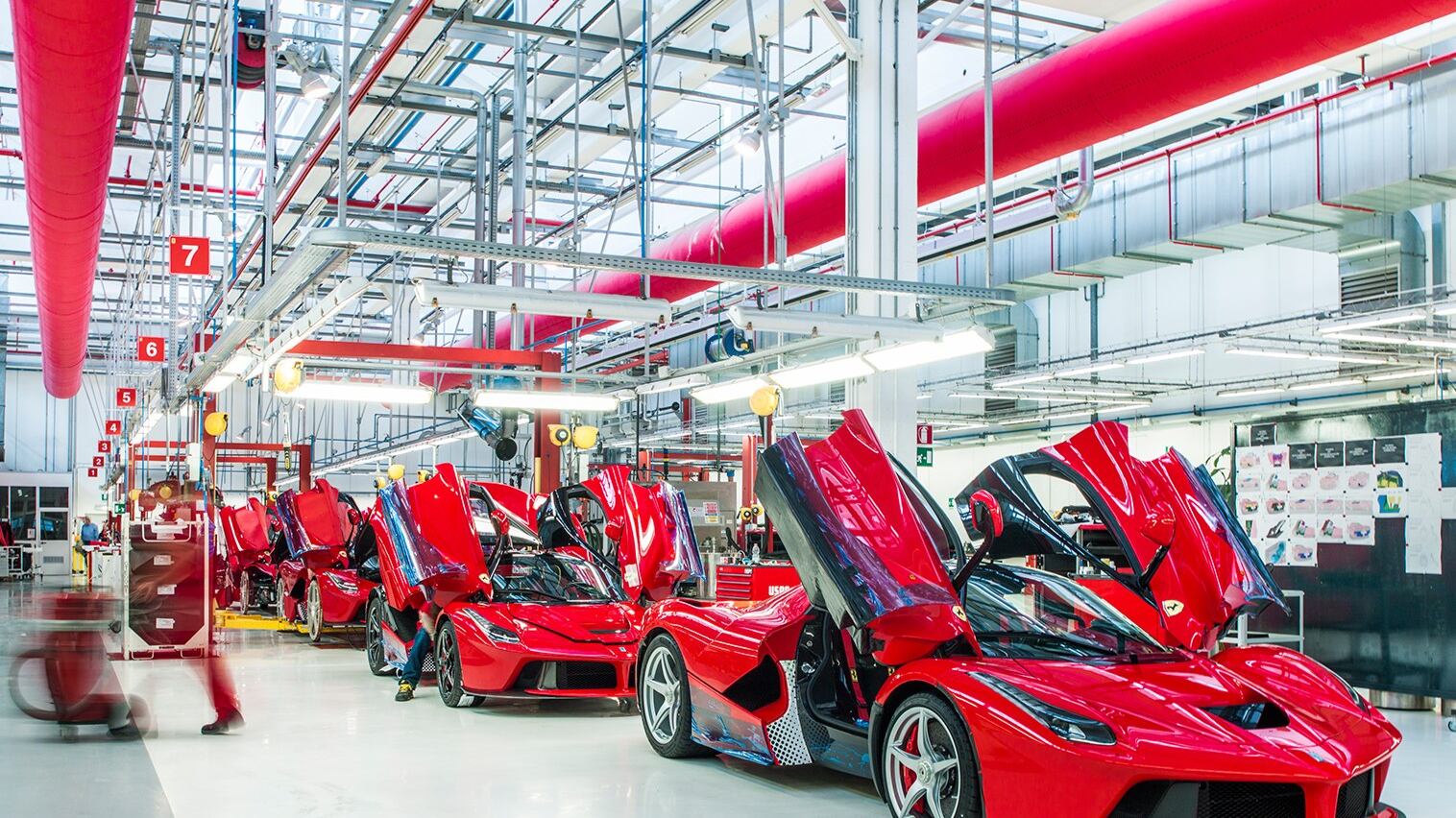 Ferrari retrasa su segundo modelo eléctrico