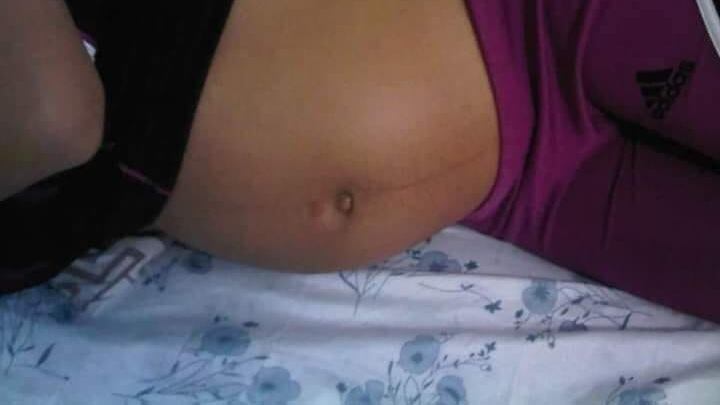 Foto referencia joven que afirma fue embarazada por un espíritu.