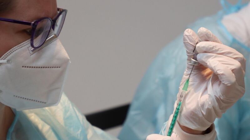 Minsal entregó más detalles sobre el primer caso confirmado de sarampión importado desde 2023: la paciente se habría infectado en España