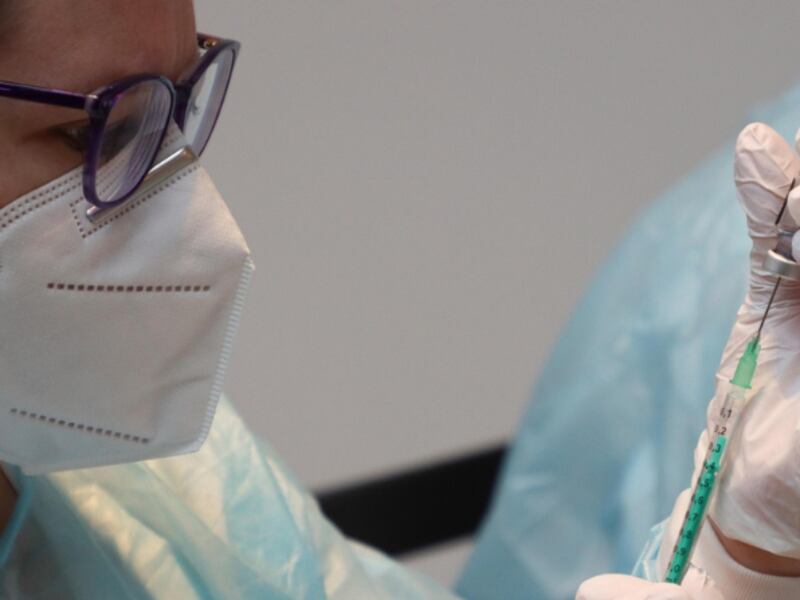 Minsal entregó más detalles sobre el primer caso confirmado de sarampión importado desde 2023: la paciente se habría infectado en España