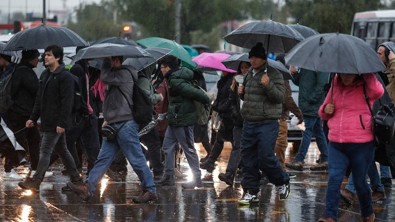 Pronóstico de lluvias para la Región Metropolitana: ¿A qué hora y en qué sectores de la capital caerán precipitaciones este martes?