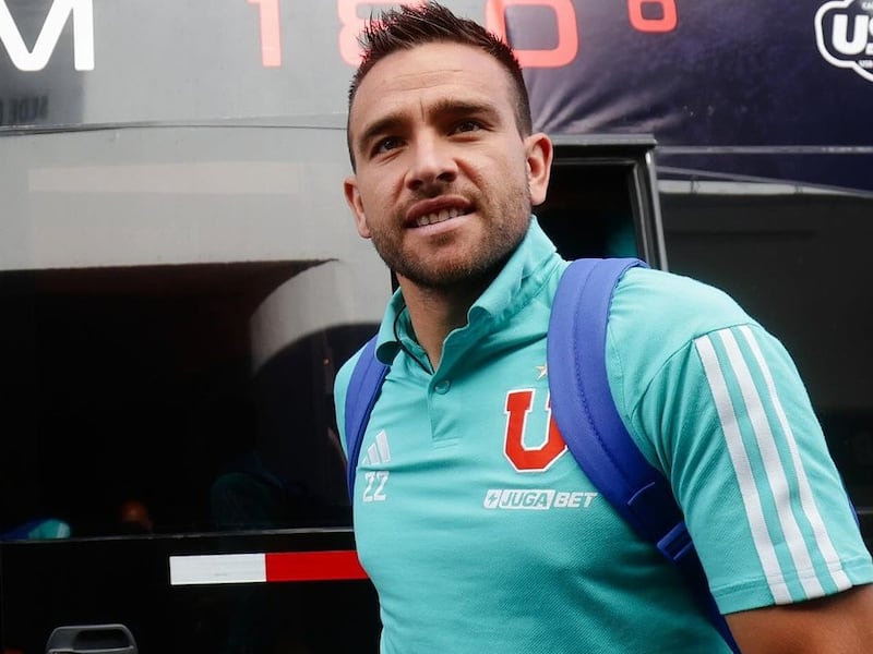 Siguen las malas noticias para los azules: Zaldivia recibe dura sanción y se perderá el debut de la U en la Copa Sudamericana