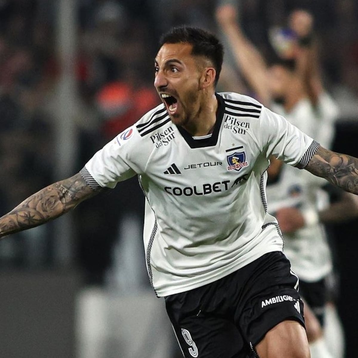 Colo Colo vence a Cobresal y apunta al liderato de la U Colo Colo vence a Cobresal y apunta al liderato de la U