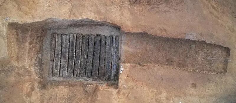 Un grupo de arqueólogos desenterró tres tumbas de la dinastía Han con 1.800 años de edad.