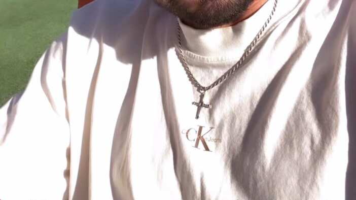 El exparticipante de Gran Hermano, Fernando Altamirano, prometió hacerle la vida imposible a Sebastián Ramírez, en caso de que logre volver al reality, tras las salidas por fuerza mayor de Ignacia Michelson, por culpa de una alergia alimenticia y Skarleth Labra, quien sufrió el fallecimiento de su abuelita.
Debido a esto, CHV evalúa reincorporar a exintegrantes con un nuevo repechaje.