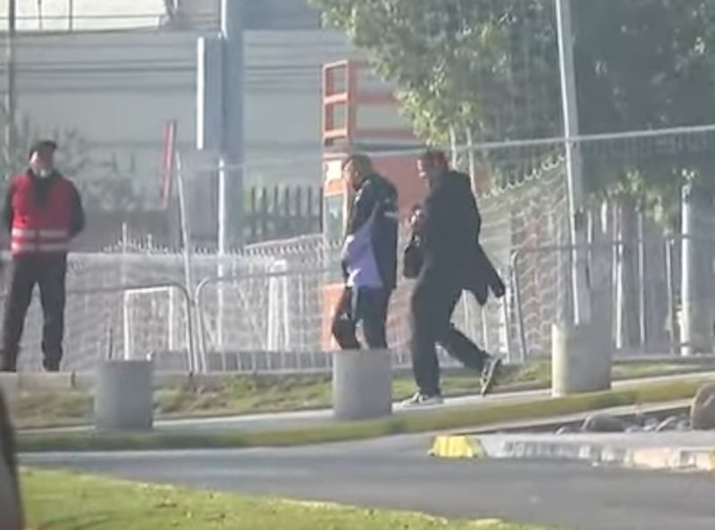 El entrenador se presentó este viernes a los entrenamientos de Colo Colo, sin embargo, no tuvo ningún tipo de relación con los futbolistas albos en el estadio Monumental.