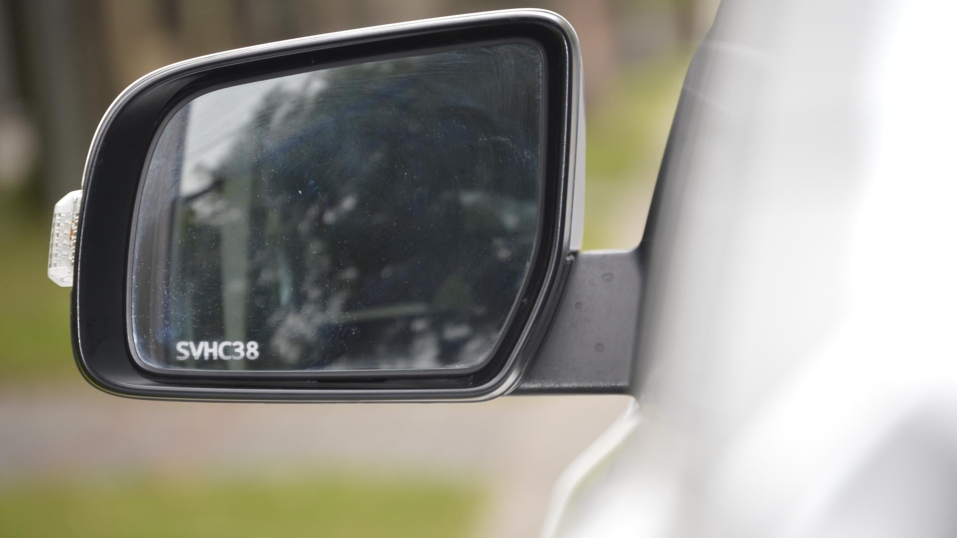 Grabado de patente en vidrios del auto