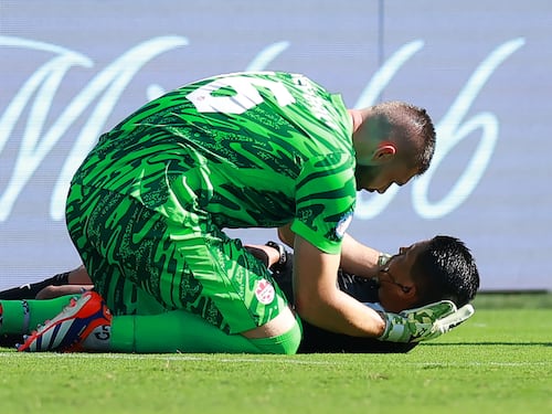 Árbitro de la Copa América se desploma en pleno partido por golpe de calor