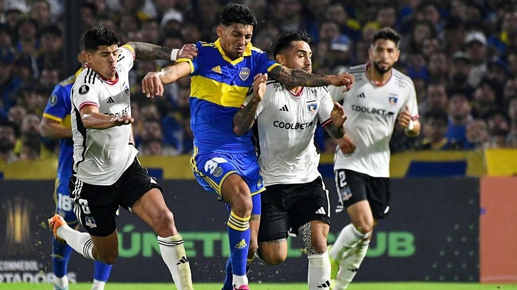 La Conmebol abrió un expediente en contra de Colo Colo por los hinchas que rompieron unos billetes argentinos en la cara de los fanáticos de Boca Juniors en el estadio La Bombonera. La misma medida tomaron con hinchas de Santos, que también mostraron dinero argentino en su encuentro de la Copa Sudamericana, ante Newell's Old Boys.