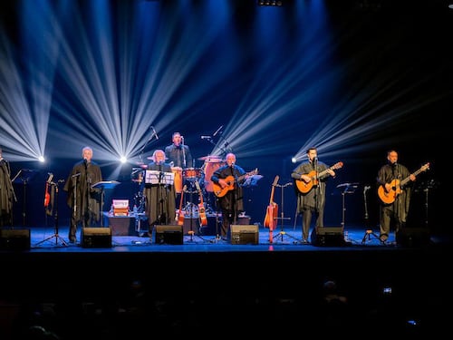 60 años de música con sentido y razón: Quilapayún celebra su historia con la Cantata Santa María de Iquique renovada