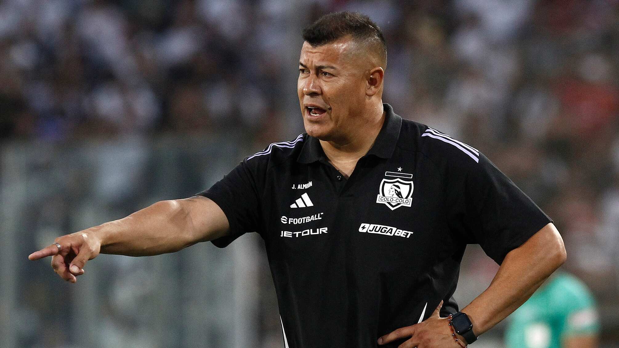 El técnico de Colo Colo enfrentará un difícil partido este miércoles ante Racing Club.