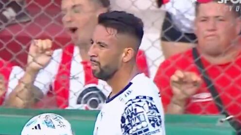 Escupo a Mauricio Isla