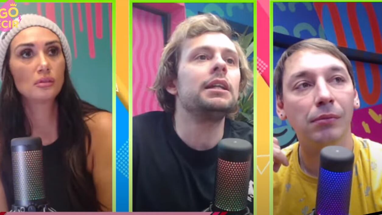 Por qué te viniste le preguntó Pamela Diaz a Joaquín Méndez respecto a dejar Argentina para vivir en Chile por ese momento que el animador de mega y ese chico Reality reveló uno de los dolores más grandes que tienen su vida y que se debe a una millonaria estafa que sufrió con la compra de su anhelado departamento Inmueble en el cual invirtió todos sus ahorros ganados con publicidad. Yo hice más de 86 comerciales de publicidad junte esa plata y me compré un departamento y me cagaron en Argentina. Está ahí todavía en construcción hace ocho años, dos mundiales de fútbol., En Argentina no es como en Chile Acá tú sacas un crédito y el banco se hace cargo de eso en Argentina el interés que había de esa época era un 40% imagínate una tasa un 40% por eso en Argentina lo que se hacía era juntar tu plata ahorrado en dólares y te comprabas el departamento todo el mundo lo hace así. Ocho años y media vacaciones de los 17 a los 25. yo estaba contento está feliz era una ilusión una esperanza. Yo me compré mi apartamento para irme de mi casa.
Pago del departamento y empiezan los problemas voy a ver la obra llamo y me dicen que es lo qué pasa que los tipo que están ahí no se quieren ir porque había una casa con lo que yo pagué el término del edificio anterior . El problema para Joaquín no sólo quedó ahí tampoco fue el único gasto de dinero que desembolso puesto que a principio de año el supuesto constructor le prometió que tendría listo su departamento en el mes de marzo pero para finalizar lo requería la suma de $4000 extra. Cifra que Joaquín Méndez accedió a entregarle confiando ilusionado que por fin tendría las llaves de su propia vivienda. “ Si te cagaron una vez no pudiste.
Finalmente Joaquín Méndez recurrió a lo emocional y le envió un correo electrónico de robarte mi juventud no sé si la leyó es muy triste . Ojalá que algún día la tele Argentina muestre este puto Mail