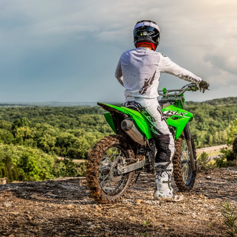 Lanzamiento KLX 230R y Brute Force 450