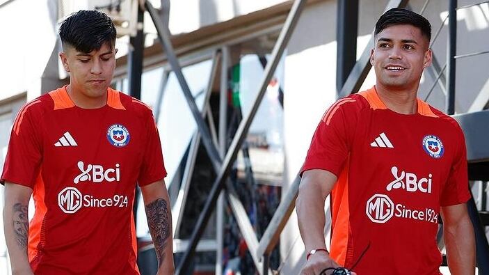 El lateral de la U quedó al margen de la selección luego de confirmarse una lesión de rodilla. Junto con él, también quedaron fuera la Roja los futbolistas Erick Pulgar y Darío Osorio.