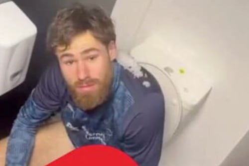 ¿Falta de respeto o “humor inglés”?: La pesada broma a Ben Brereton en el Derby County que indignó a los hinchas