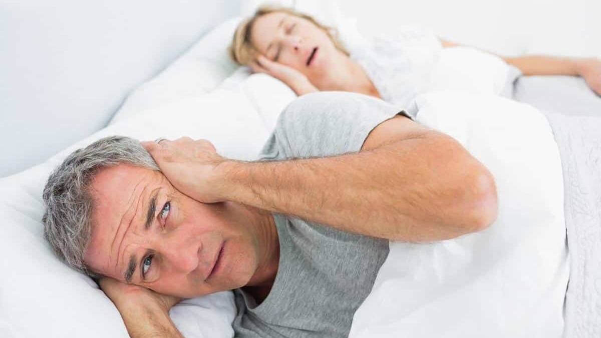 Las mujeres aumentan severamente sus ronquidos en etapa de menopausia.