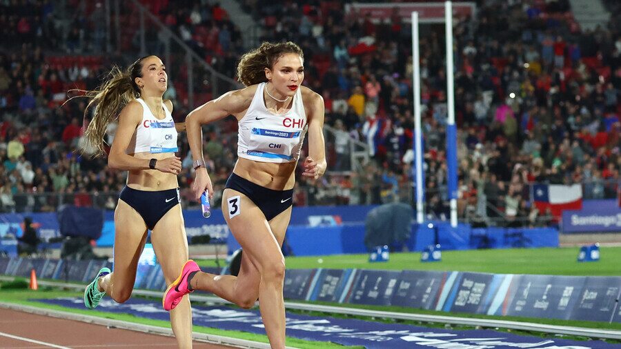 Martina Weil y Fernanda Mackenna / Photosport