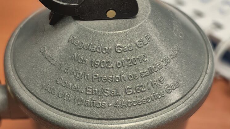 Sernac emite alerta de seguridad por fallas en reguladores de gas marca Hoffens.