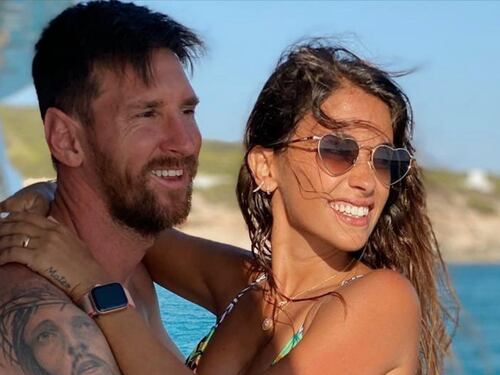 Messi se robó el show en la sensual foto en vestido de baño de Antonela Rocuzzo, su esposa