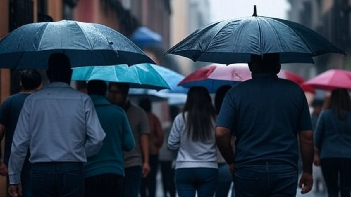 ¡No salgas sin paraguas! Activan alerta naranja y amarilla por fuertes lluvias en CDMX el martes